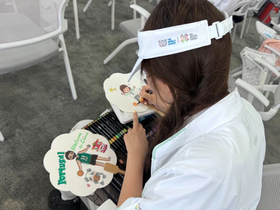 fHHrg, 漫画成为别