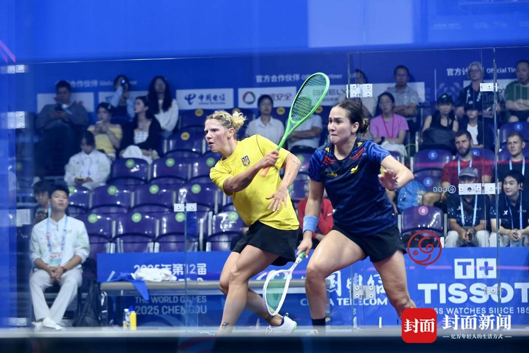 img, 透明玻璃房, 运动员将球