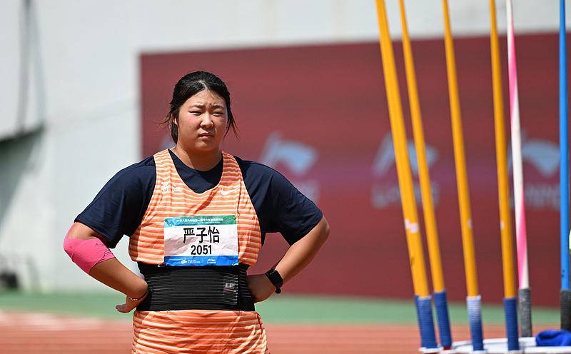 最终确定让, 她专攻标枪